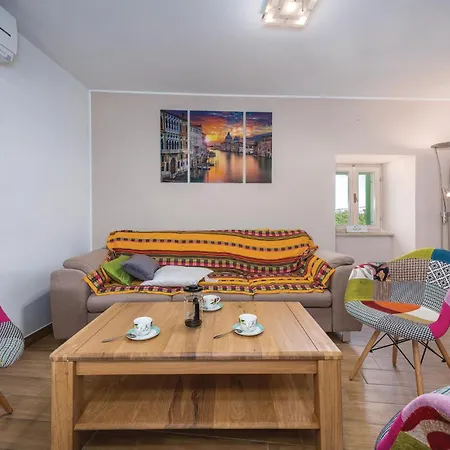 Holiday home Beautiful In With Kitchen *