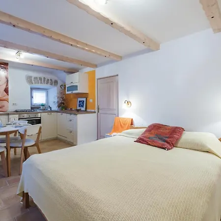 Semesterbostad Beautiful In With Kitchen Labin (Istria)